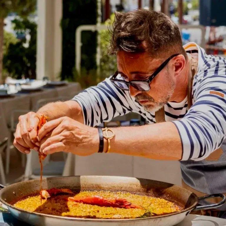 Por la noche, sushi sí. ¿Paella no?